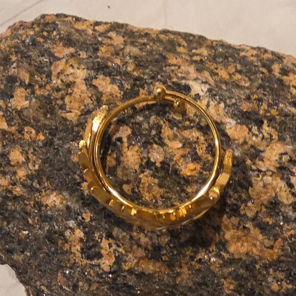 New LULUS 18K Gold Stainless Steel Leaf Design Ring Size 8 - Picture 3 of 8